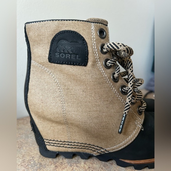 Sorel Joan of Arc Black Leather and Burlap like Canvas Wedge Boots size 6.5 - Picture 5 of 8